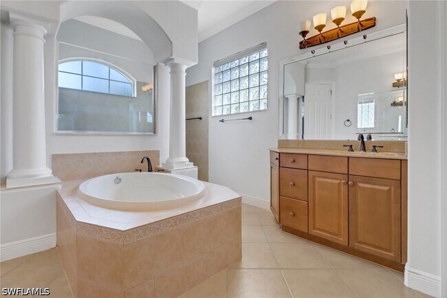 Building Photo - 11128 Sierra Palm Ct