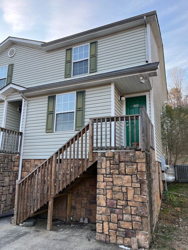 Primary Photo - New Look-Red Bank