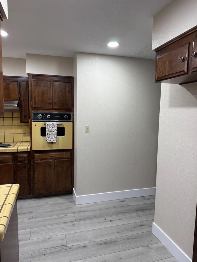 Building Photo - 497 E North Way