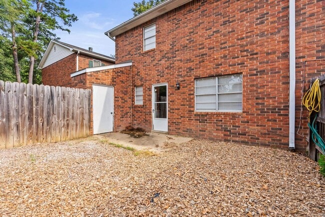 Building Photo - 200 Pine Forest Dr