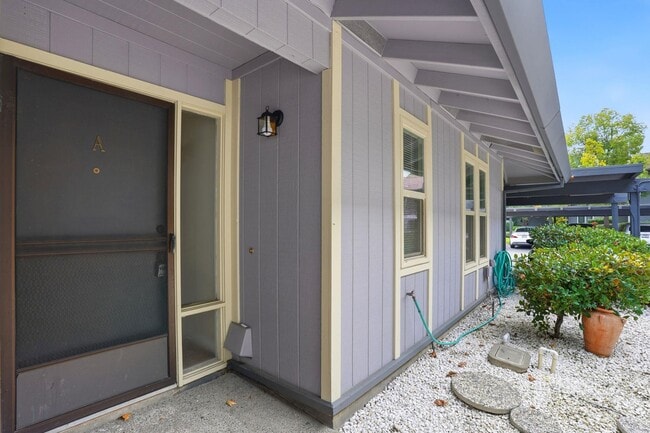 Building Photo - 1930 Camino Verde