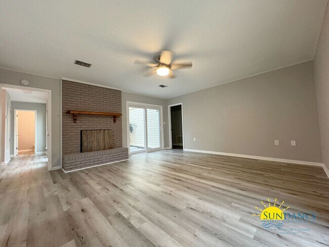 Building Photo - Stunning 4 Bedroom Overbrook Home with a Sparking Pool!