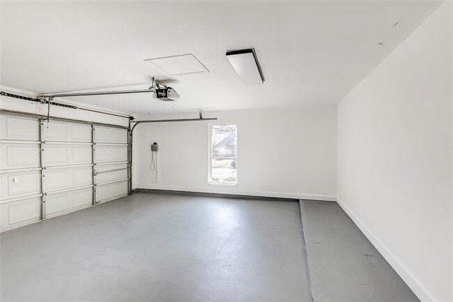 Building Photo - 4827 Gerona Dr