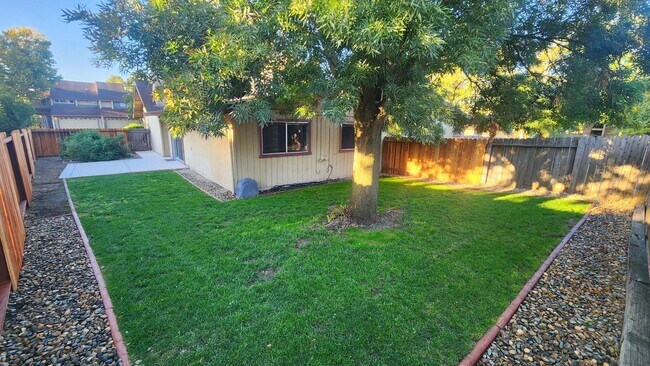 Building Photo - 2585 Duet Dr