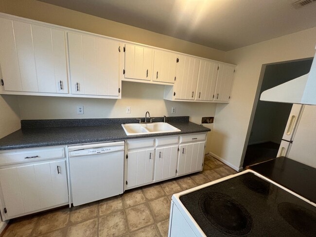 Building Photo - 934 Maryland Ave