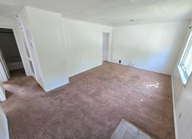 Building Photo - HOME IN HAMPTON FOR RENT!