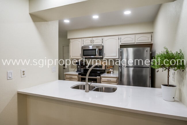 Building Photo - 5100 Verde Valley Ln