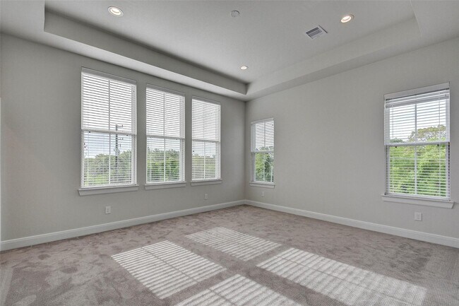 Building Photo - 2710 Grand Fountains Dr