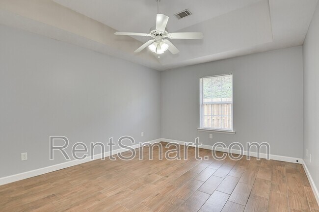 Building Photo - 330 Beech Ln