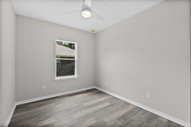 Building Photo - Brand New 1/2 duplex available NOW!