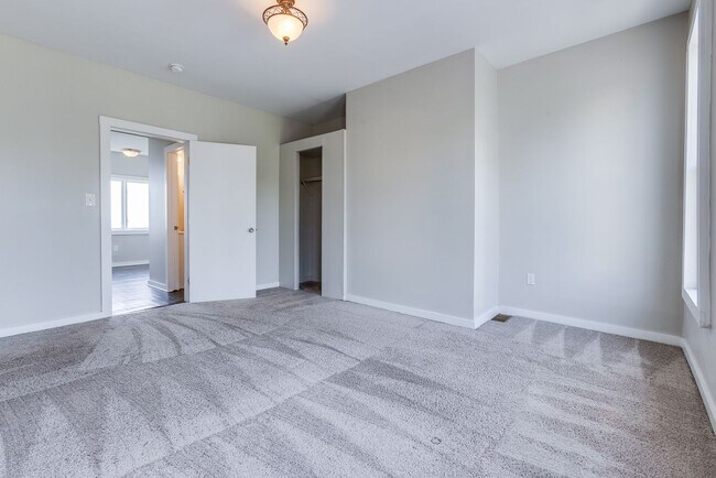 Building Photo - Available August - Check out this beautiful 2 bedroom w/ city views!
