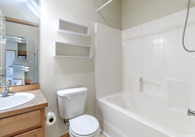 Building Photo - 2-Bedroom DuPont Condo with New Interior Paint and Carpet