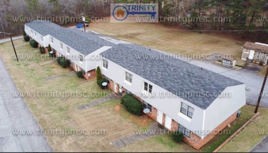Building Photo - Must See! Beautiful Two Bedroom