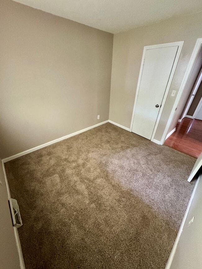 Building Photo - 3 Bedroom- Upper Arlington area