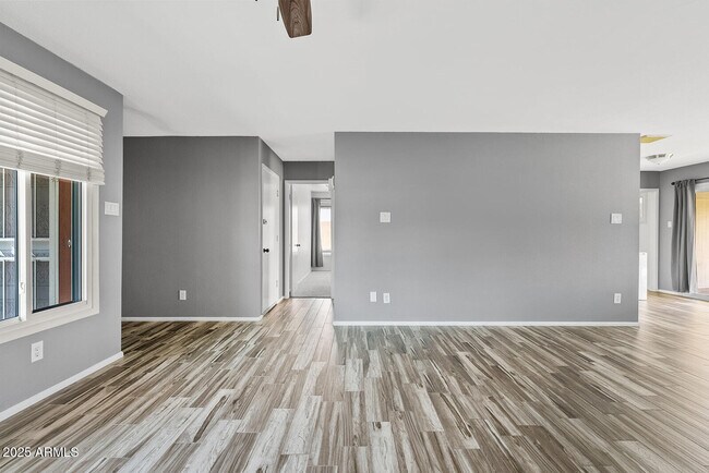 Building Photo - 803 E Carmen St