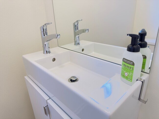 Building Photo - 3 Bedroom Central District Townhome w/ Garage, AC & Rooftop Deck