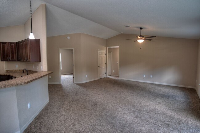 Building Photo - BRAND NEW 4/2/2 Home for Rent. Available NOW!