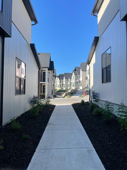 Building Photo - 214 E 1760 N