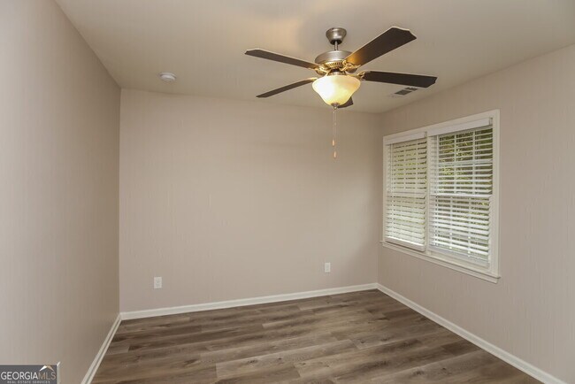 Building Photo - 1183 Crestbrook Dr