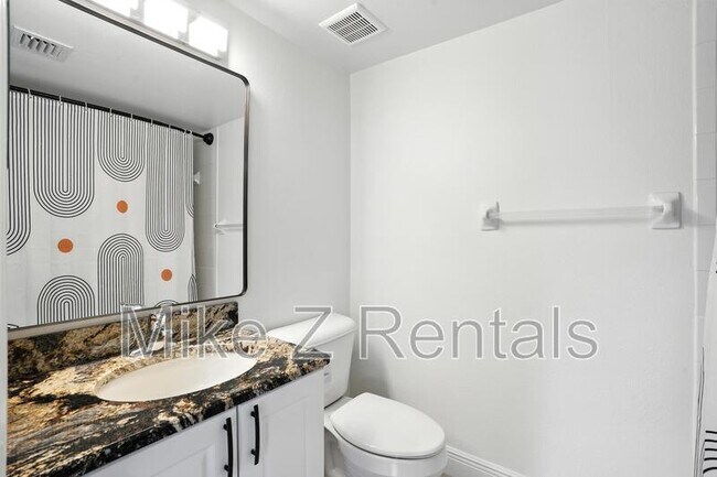 Building Photo - 8880 Colonnades Ct W