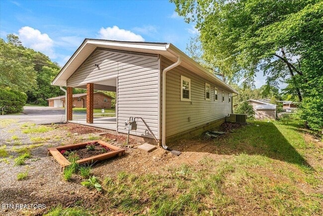 Building Photo - 1004 Murphy Rd