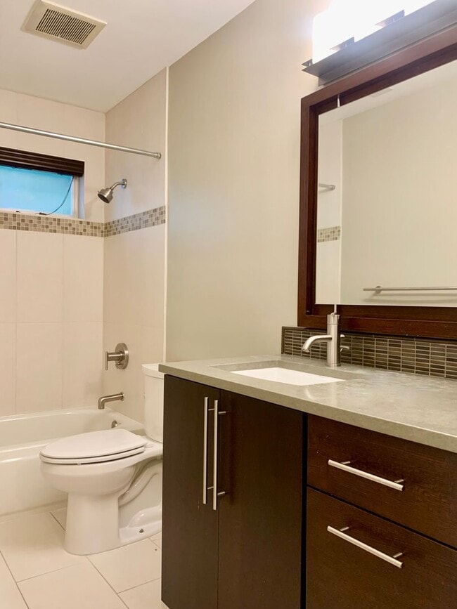 Building Photo - Madison Valley Home