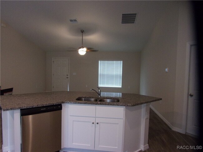 Building Photo - 5251 E Backner Ln
