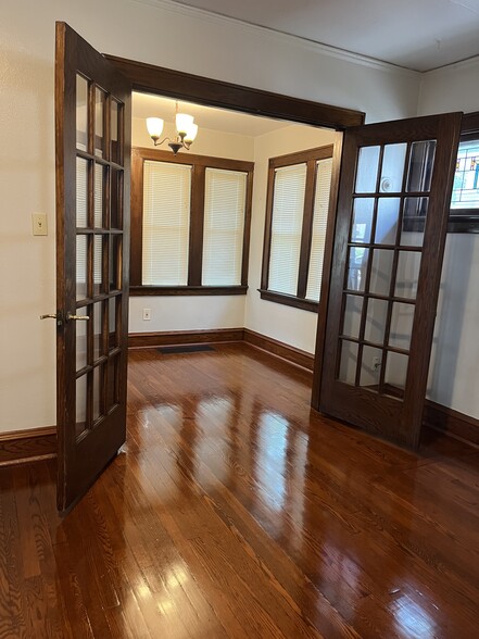 Sunroom - 2338 N 54th St