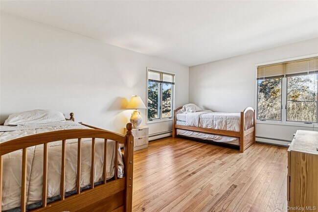 Building Photo - 22 Meadow Ln