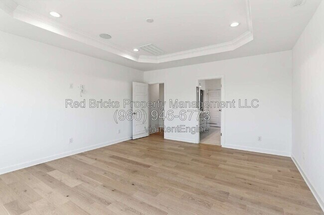 Building Photo - 4016 Dahlia Dr