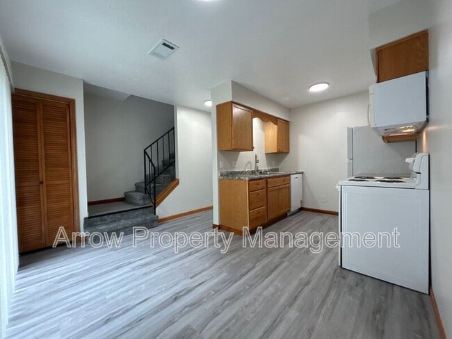 Building Photo - 1262 S Jackson St