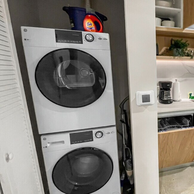 Building Photo - 11 NE 6th St