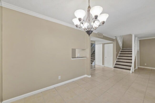 Building Photo - 402 Lakewood Ct