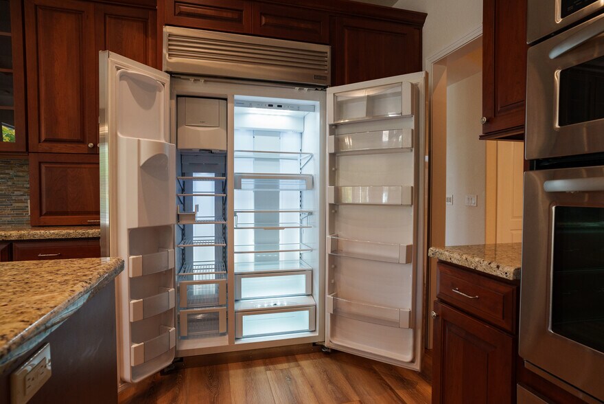 Kitchen - 16880 Saint James Dr