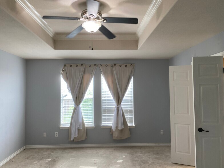 Master bedroom - 9022 Kerry Prairie Ln