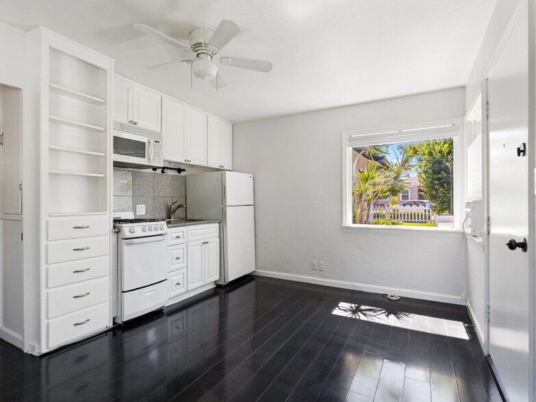 Building Photo - 1911 Church St