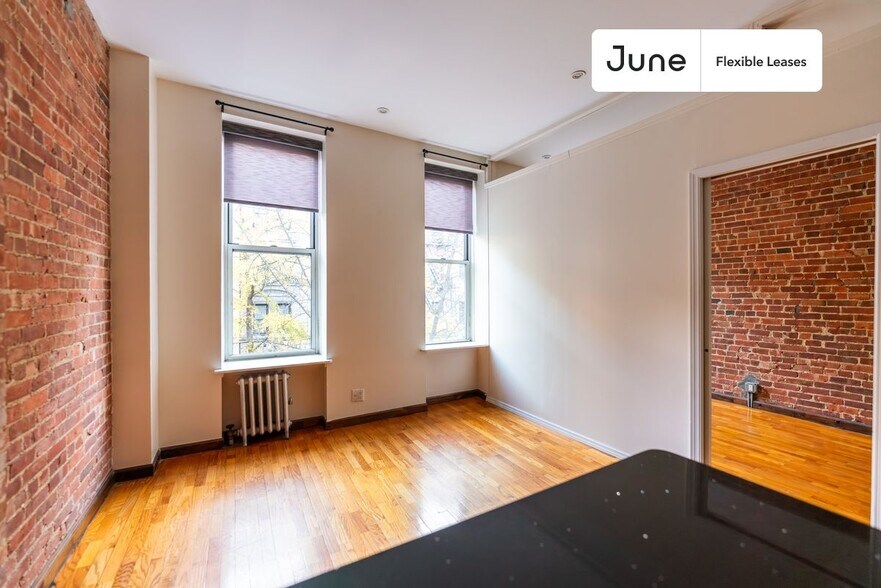Building Photo - 349 W 46th