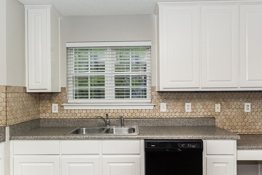 Building Photo - 345 Breeze Mdw