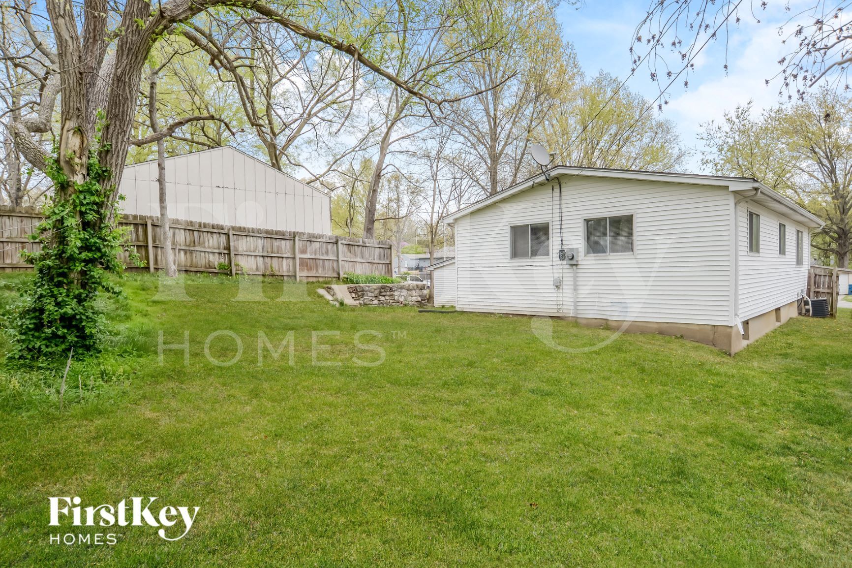 Building Photo - 5106 S Grand Ave