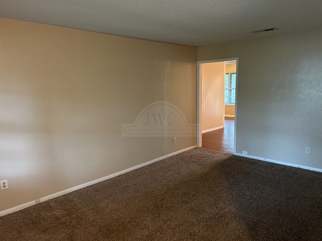Building Photo - 1013 Kathey Dr