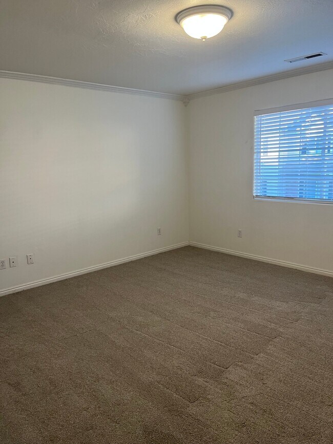 Building Photo - 1735 W 540 N