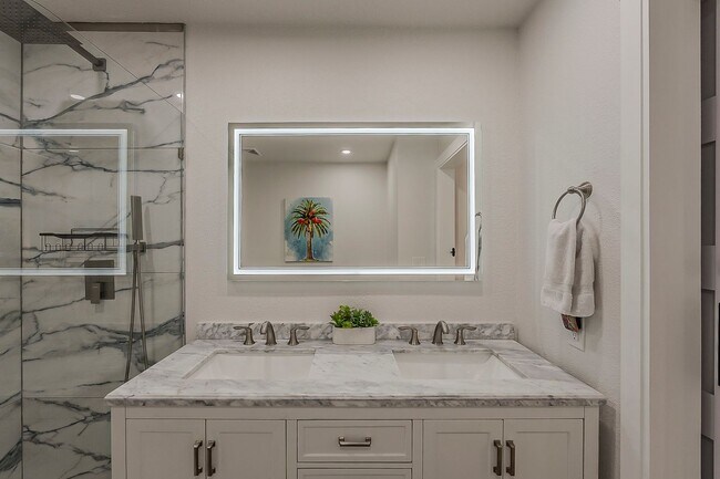 Building Photo - Fully Remodeled 2-Bedroom Condo at the Scottsdale Racquet Club!