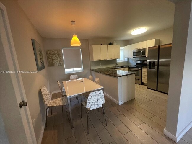 Building Photo - 625 77th St