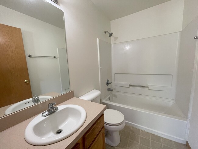 Building Photo - 515 Silver Leaf Dr