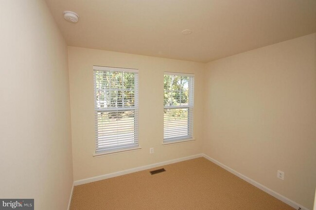 Building Photo - 43975 Eastgate View Drive