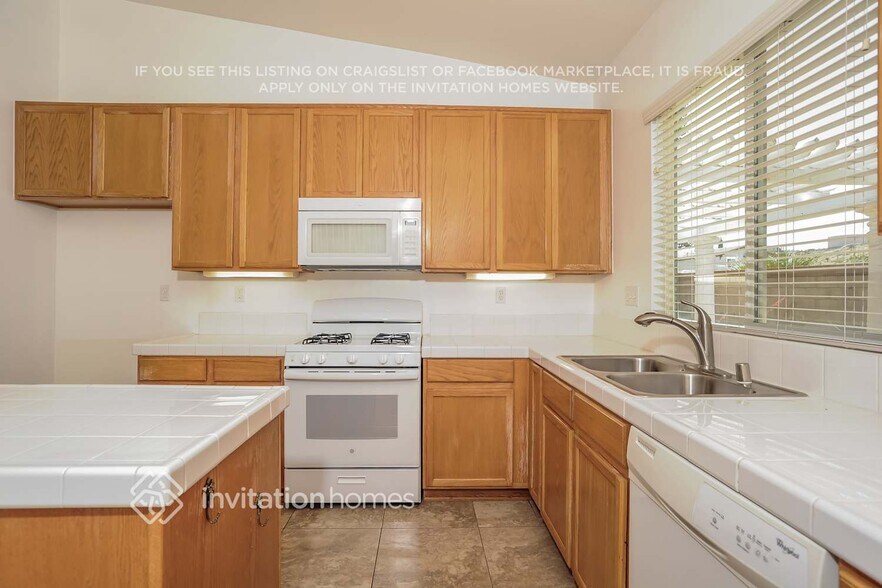 Building Photo - 42213 Marbella St