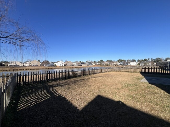 Building Photo - 1221 Briar Rose Ln