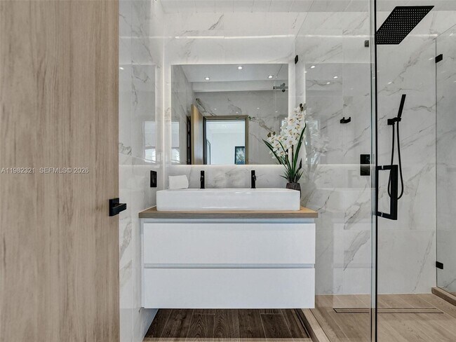 Building Photo - 2066 NE 174th St