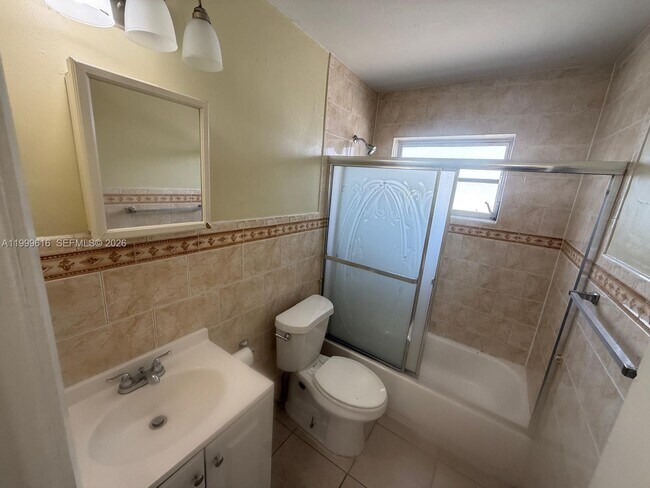 Building Photo - 1225 W 30th St