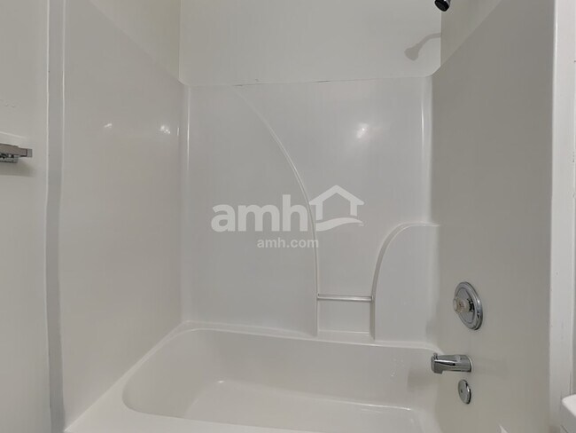 Building Photo - 2111 Less Traveled Trail